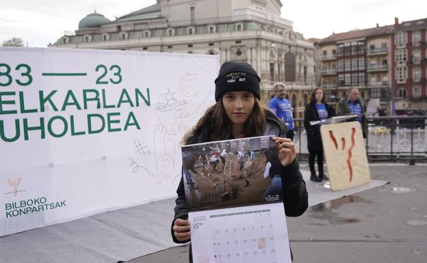 Bilboko Konpartsak recuerda las inundaciones de 1983 con un calendario solidario