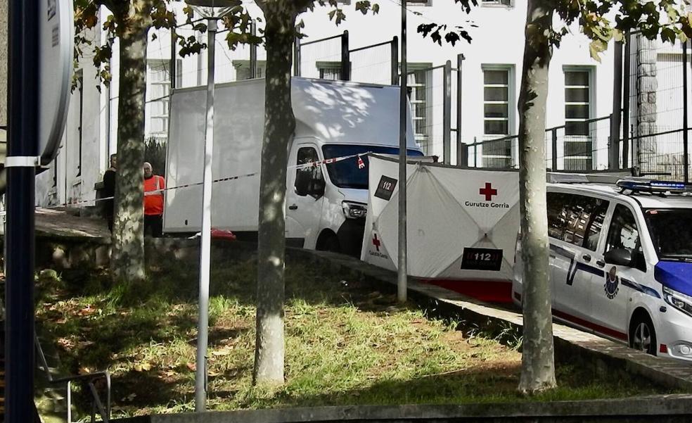 Muere una mujer en Bermeo atropellada por una furgoneta que circulaba marcha atrás