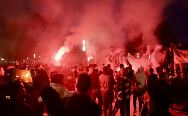 Los aficionados de Marruecos en Bilbao celebran el pase a octavos del Mundial