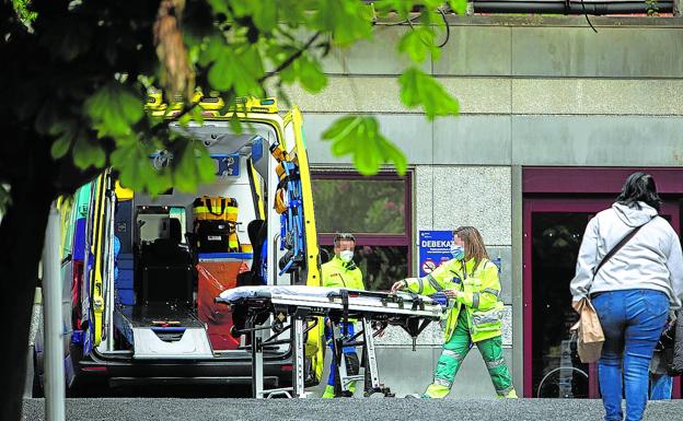El hospital de Basurto propone suspender las vacaciones al personal de Urgencias