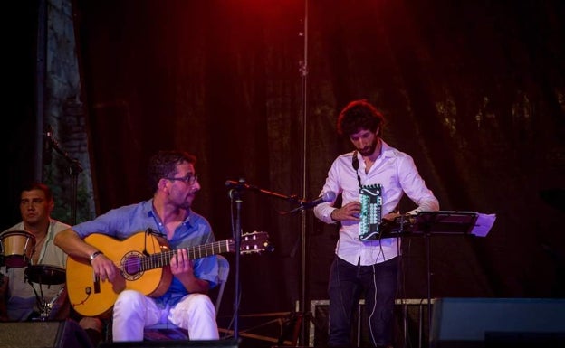 Ezagutu Triklatua, ordenagailuko teklatu batekin sortutako trikitixa