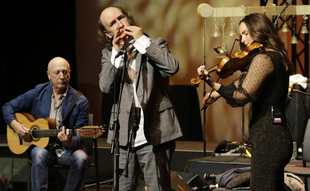 Vitoria clausura el año jacobeo con el cierre de la Puerta Santa y música de Carlos Núñez