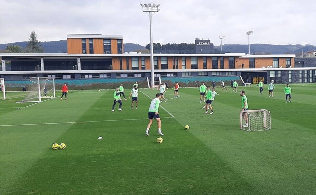 Valverde entrena con todos sus jugadores a la espera de los internacionales