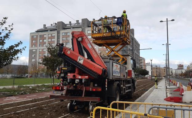 El tranvía empezará las pruebas en Salburua tras la Navidad