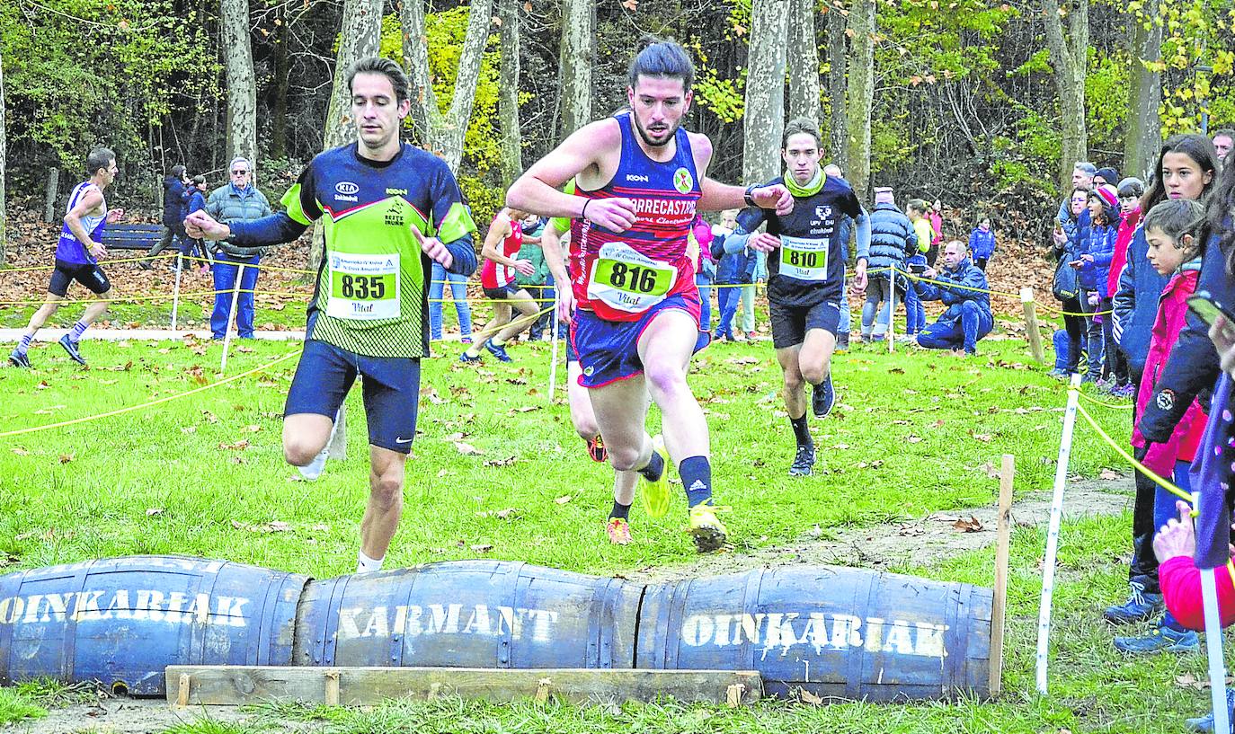 Urko Herrán e Izaskun Beunza reinan en un vistoso cross de Amurrio