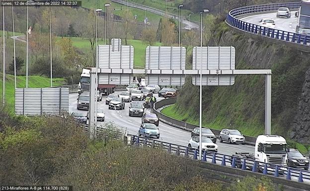 Dos accidentes en la A-8 provocan retenciones a la altura de los túneles de Malmasin y en Zorroza