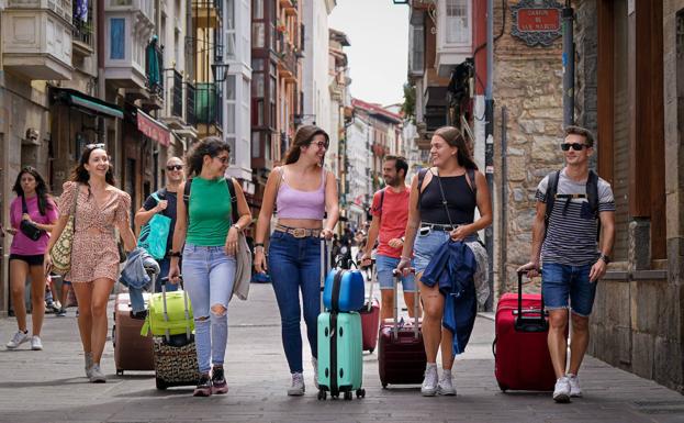 La oposición tumba la norma para permitir pisos turísticos en primeras plantas y bajos de Vitoria