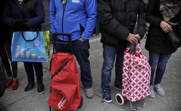 Crecen un 19% las familias que acuden a Cáritas en Vitoria para poder pagar la vivienda y los gastos energéticos