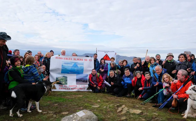 Más de 200 montañeros piden paralizar el proyecto del parque eólico en Enkarterri