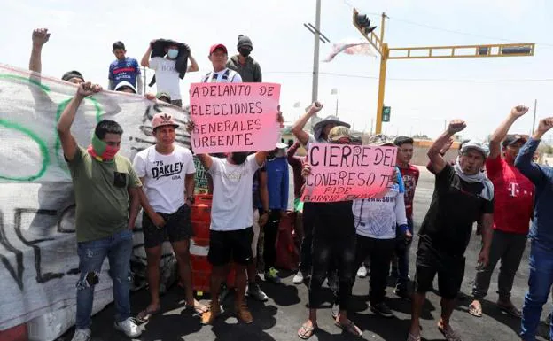 Protesters block a highway to Lima to demand early elections and the release of former president Pedro Castillo 