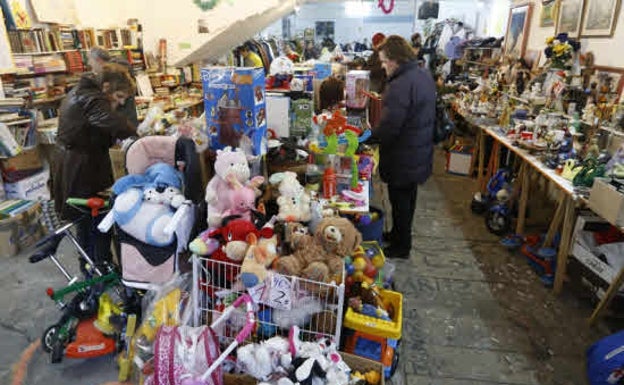 Basauri pierde su tradicional rastrillo solidario mientras Galdakao lo recupera