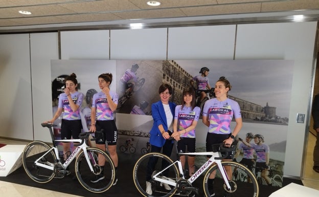 Laboral Kutxa presenta un maillot para pedalear por los derechos de las mujeres