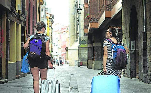 Las viviendas turísticas aumentan un 40% en Álava desde 2019 y hay ya 210