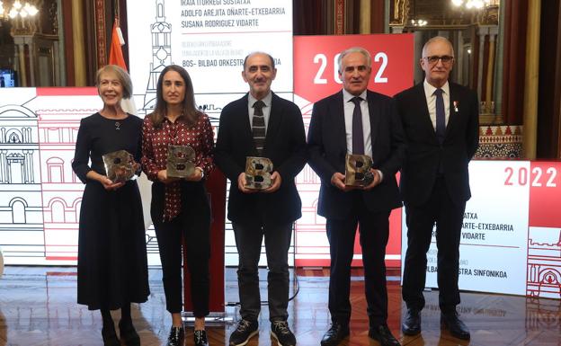 Aburto, a los nuevos Ilustres de la villa: «Sois un orgullo para Bilbao y necesitamos más figuras como vosotros»