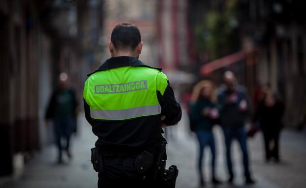 Los policías locales de Bilbao inician una 'huelga de bolis caídos'