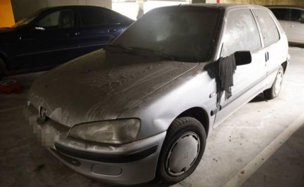 Cómo un vecino puede pedir la retirada de un coche abandonado del garaje comunitario