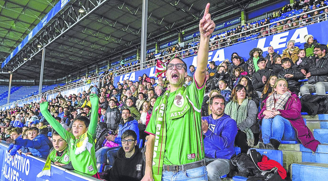 Mendizorroza celebra la fiesta del fútbol femenino vasco