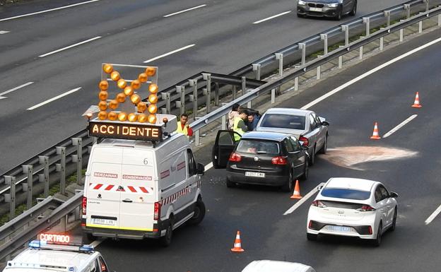 Un accidente múltiple en el Txorierri complica el tráfico durante dos horas