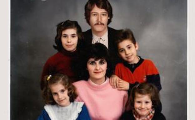 La familia que nunca pudo tener esta foto en Navidad