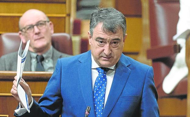 El PNV presenta una enmienda para incluir el derecho a decidir «pactado» en la Constitución