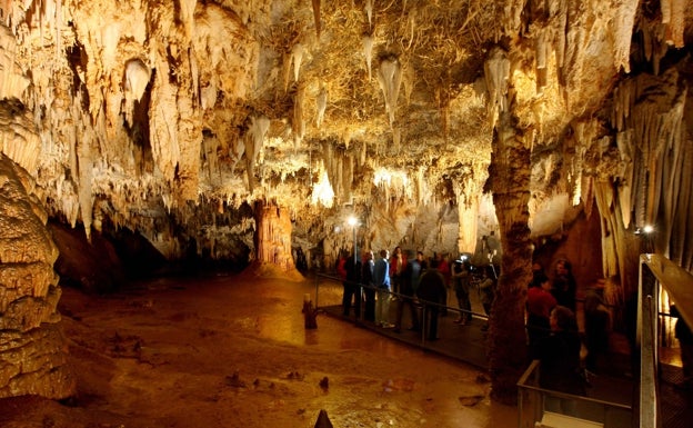 Carranza celebra los 65 años de la Cueva de Pozalagua