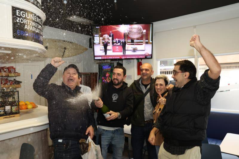 Bizkaia suma cinco premios y se lleva 89 millones en el sorteo de Navidad