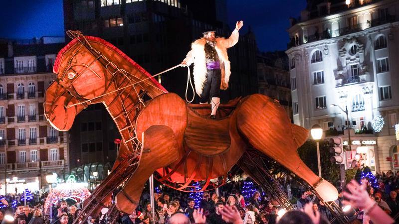 Kalejira de Olentzero y Mari Domingi