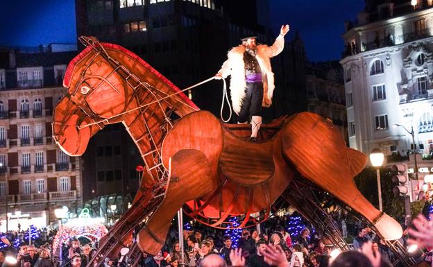 Olentzero devuelve la magia a la Gran Vía de Bilbao