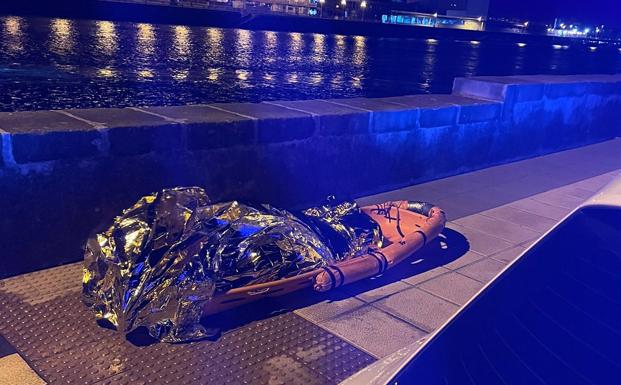 Hallan el cuerpo de una mujer en la ría junto al Puente Colgante