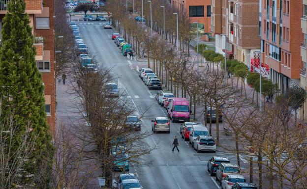 Vecinos de Bustinzuri recogen firmas contra la llegada del tranvía