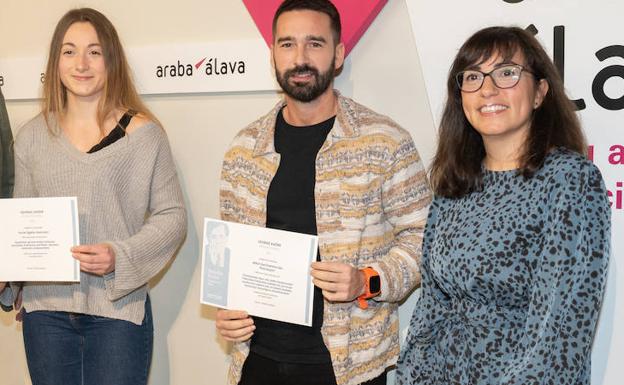 Dos trabajos universitarios sobre el fomento del euskera en la familia y entre los niños logran las becas Henrike Knörr