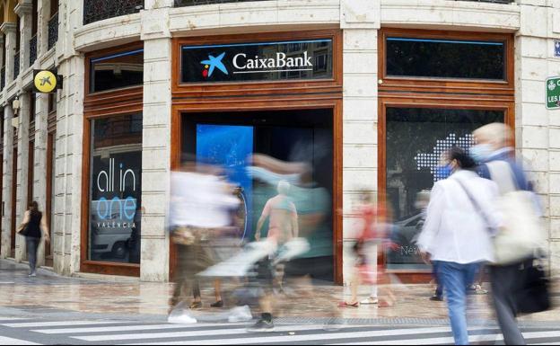 El importante aviso de Caixabank a trabajadores y pensionistas
