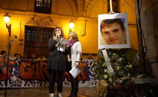 El presunto autor de la muerte de Lukas Agirre tiene antecedentes por malos tratos