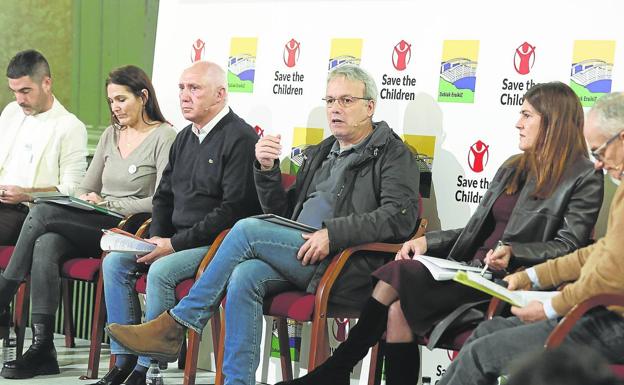 Las discrepancias entre partidos y la carrera electoral complican el pacto educativo vasco