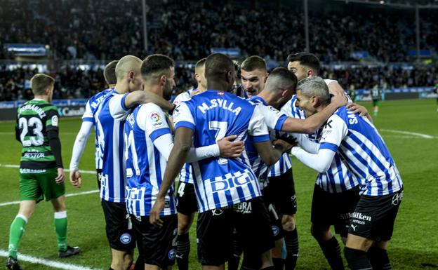 El Alavés se aferra al primer escalón