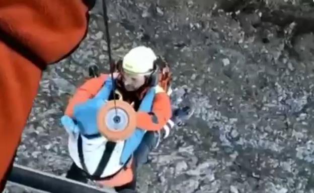 Rescatada en helicóptero una mujer tras sufrir un esguince en el Gorbea