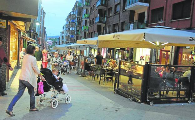 Sigue la pérdida de vecinos en Basauri mientras Etxebarri no para de crecer