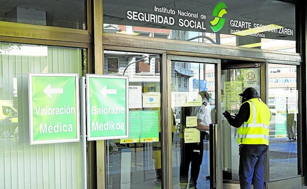 Casi 2.300 personas cobran en Euskadi una pensión en favor de familiares