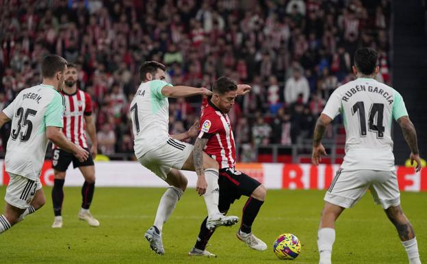 Muniain iguala a Joseba Etxeberria como tercer jugador con más partidos en la historia del Athletic (514)