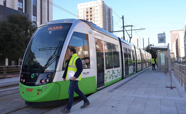 El tranvía de Salburua ya ha iniciado hoy las pruebas