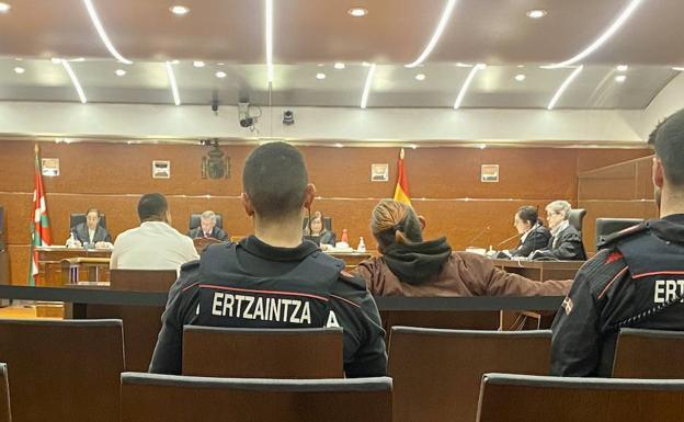 Rebajan de 15 a 12 años la petición de cárcel a los dos agresores sexuales de un hombre por la ley del 'sólo sí es sí'