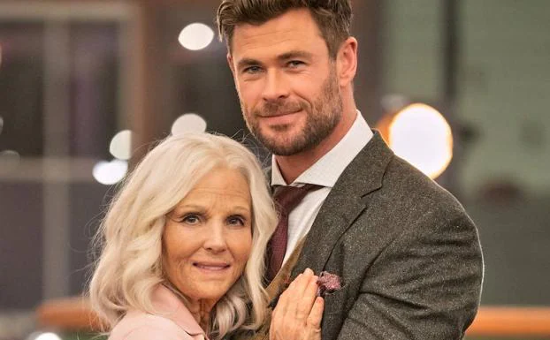 Elsa Pataky se disfraza de anciana para sorprender a Chris Hemsworth, que tiene un alto riesgo de sufrir alzhéimer
