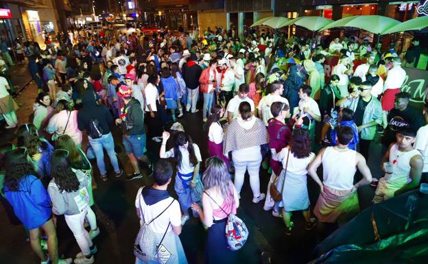 La Cofradía quiere que los bares saquen barras a la calle y colocar varias txosnas