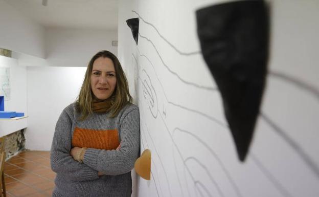 Miriam Isasi une en un libro de artista memoria y topografía