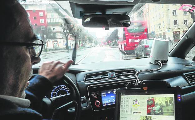 Bilbao perseguirá a los coches que aparquen en el carril bus y las paradas