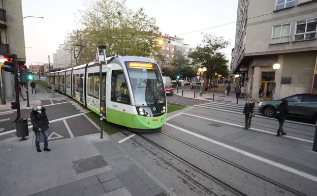 El tranvía de Vitoria cerró 2022 con 6,6 millones de viajeros, un 20% menos que antes de la pandemia