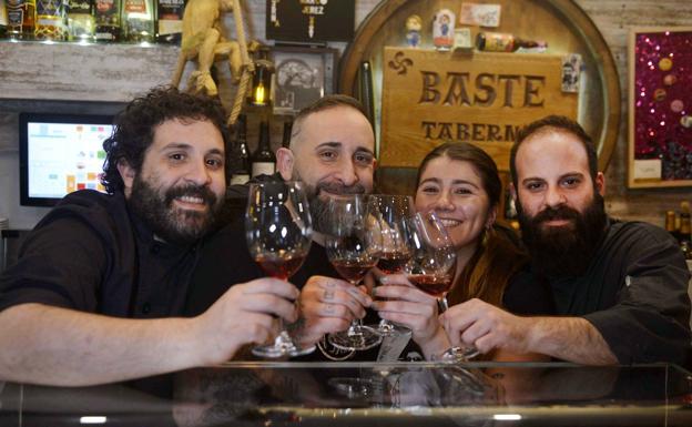 Menú del día, delicatessen y grandes vinos por copas en una taberna de barrio