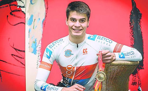 Gorka Corres, with the gold medal of the Spanish championship. 