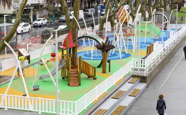 Basajaun y Mari decoran un nuevo parque infantil en Bilbao