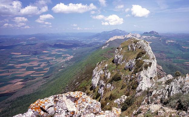 Fuenmayor, Cenicero y Casalarreina apoyan recuperar el nombre de la sierra de Cantabria